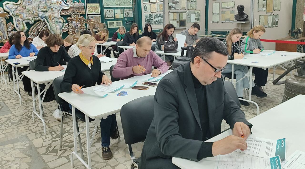 Брянцы продолжают принимать участие в этнографическом диктанте