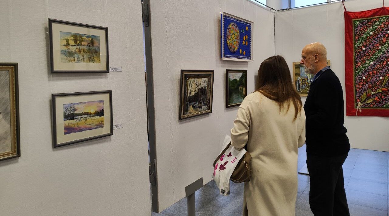 В Брянске открылась выставка представительства международного союза  педагогов-художников