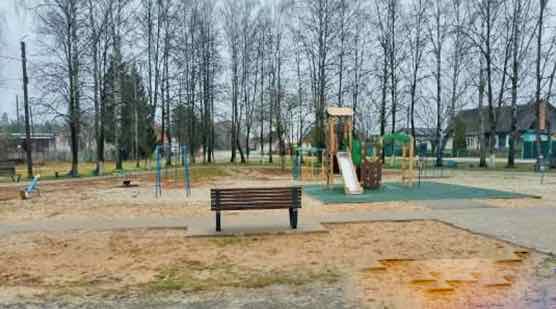 В брянском селе Малое Полпино благоустроили территорию у ДК