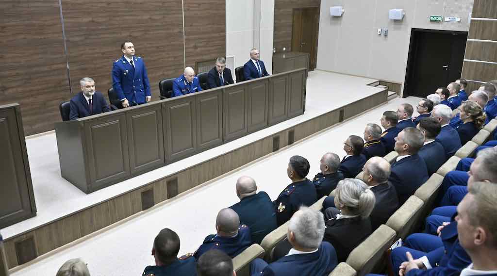 В Брянской области представили нового прокурора Владимира Мосина