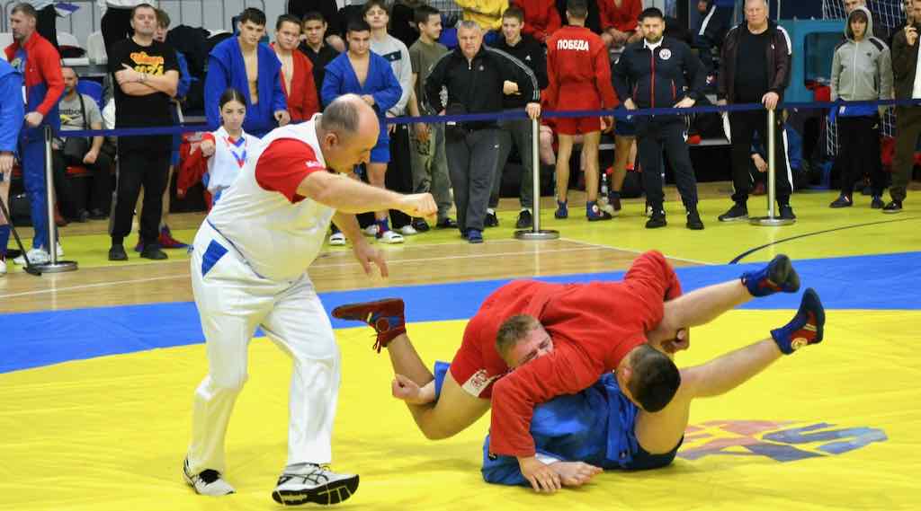 В Брянске стартовало первенство ЦФО по самбо среди юниоров