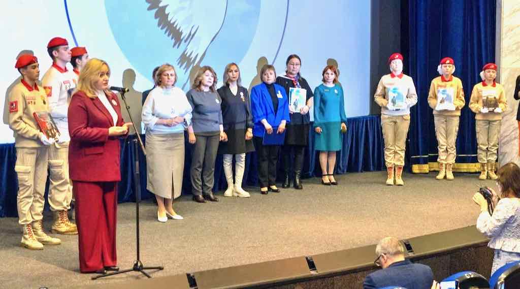 Книги о героях СВО из Брянска переданы в Музей Победы