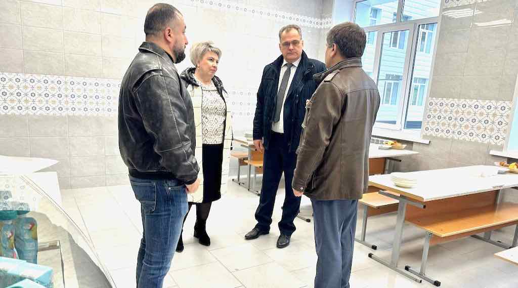 В Брянске проверили капремонт школ № 39 и № 42