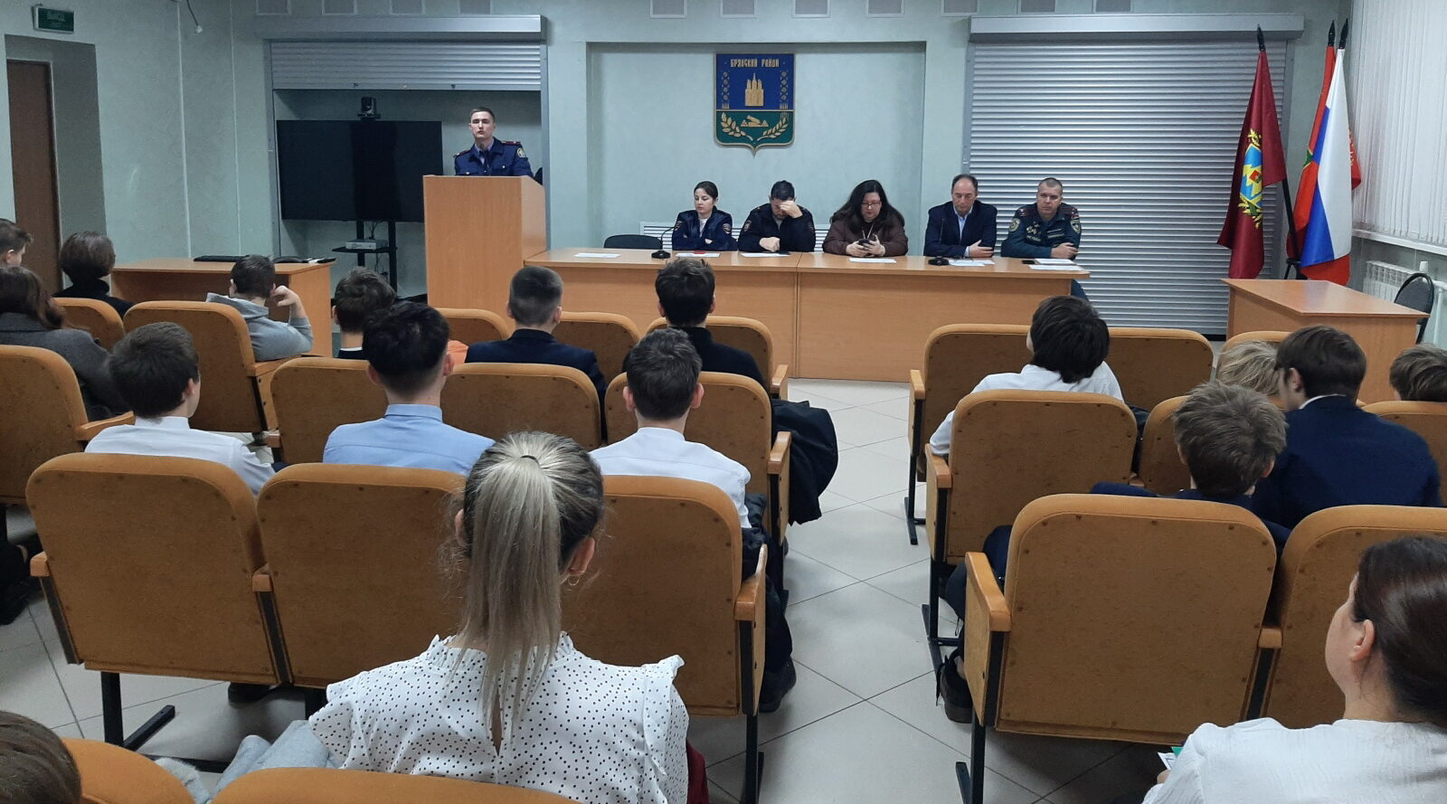 Следователи участвуют в правовом просвещении школьников