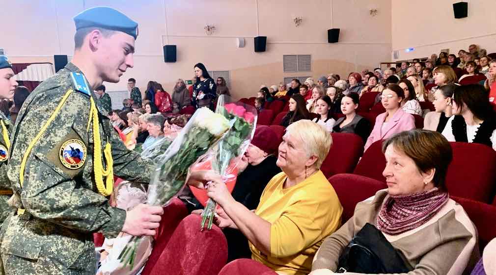 В Стародубе прошел праздничный концерт ко Дню матери