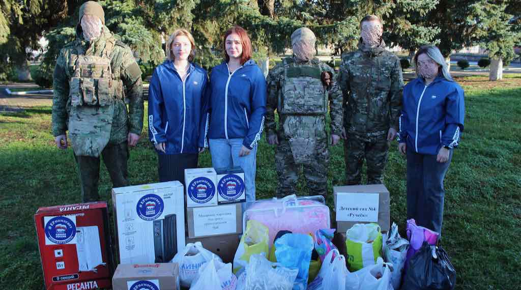 Суземские волонтеры передали военным гуманитарную помощь