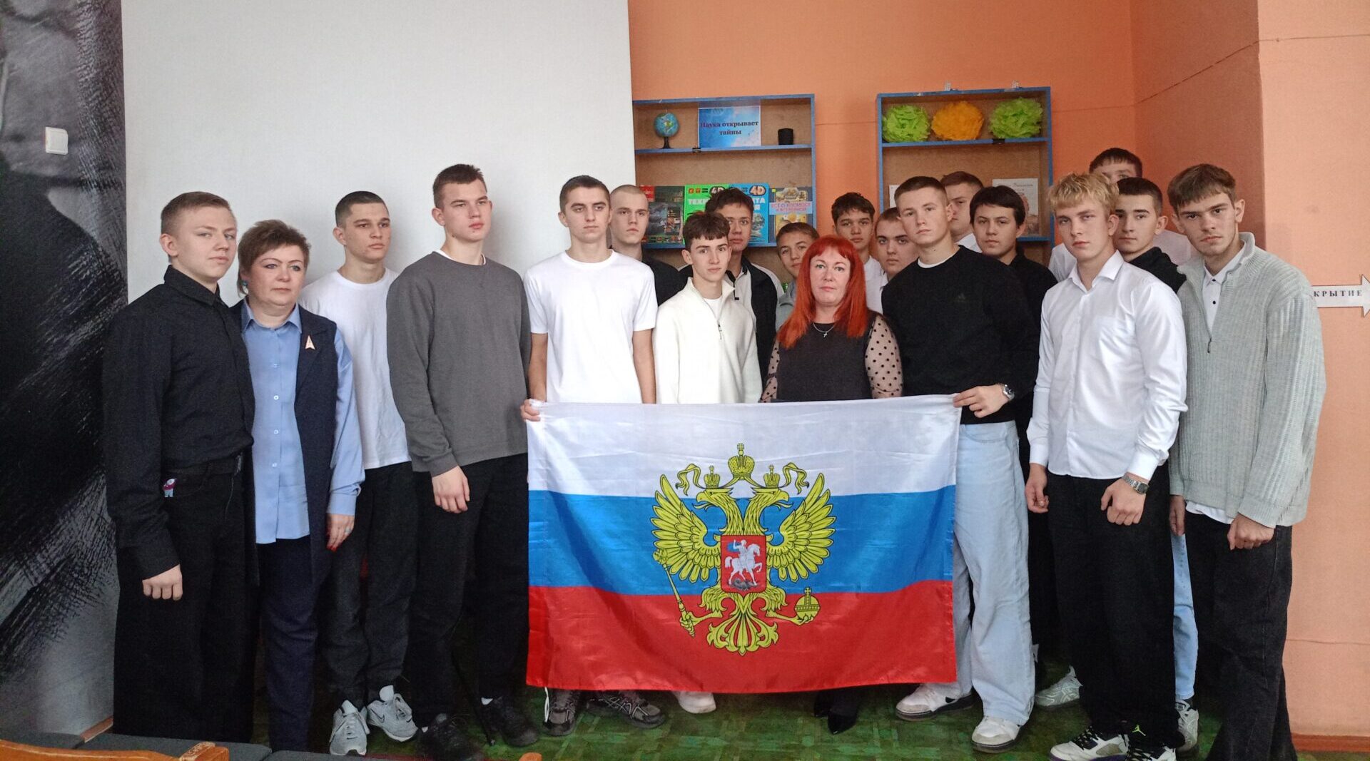 Для студентов прошёл патриотический час «Мужество рядом. Герои Володарки».