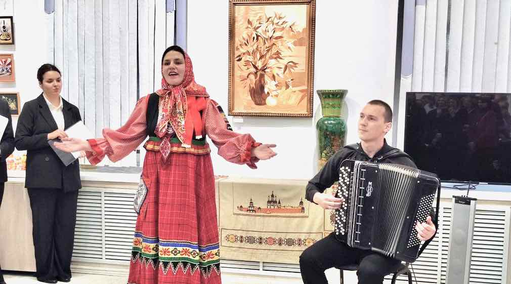 В Брянске открылась выставка наследников народных традиций