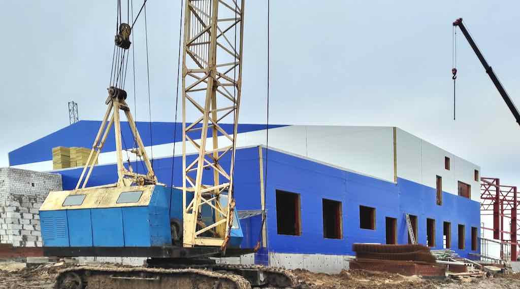 В Трубчевске строят современный спорткомплекс с бассейном