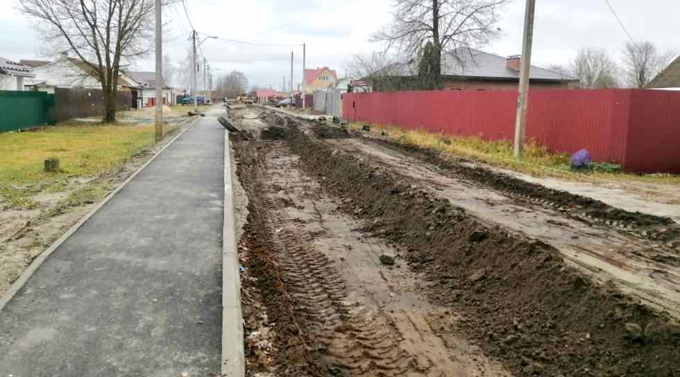 В Брянске на Орджоникидзе меняют водопропускные трубы