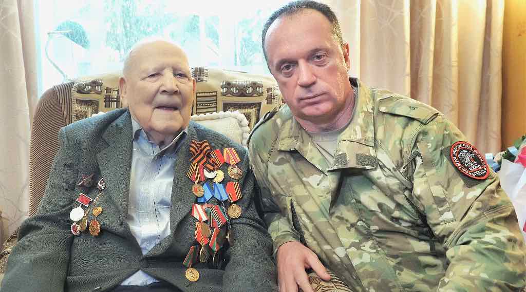 Командир «БАРС-Брянск» навестил столетнего ветерана войны