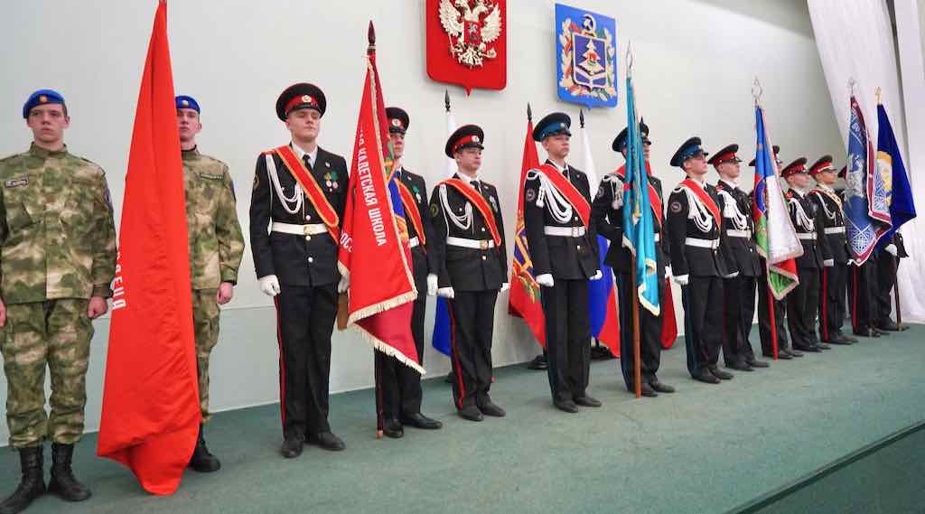 Копию Знамени Победы передали кадетам Брянской области