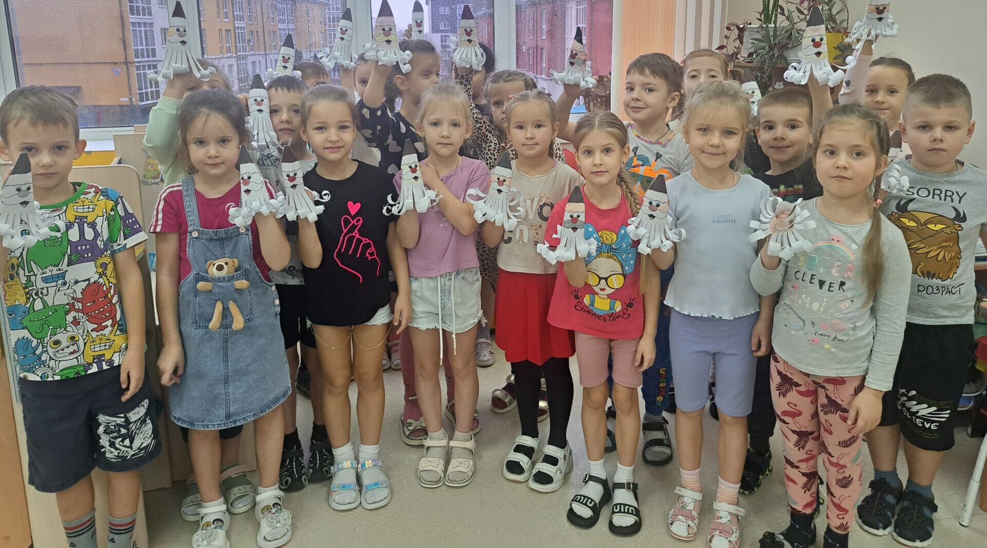 Дошкольники отмечают день рождения Деда Мороза