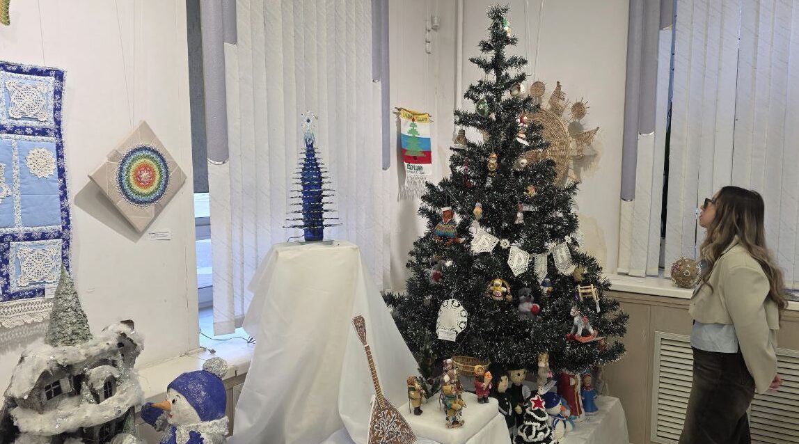 В выставочном зале Брянска «вырос» сказочный лес