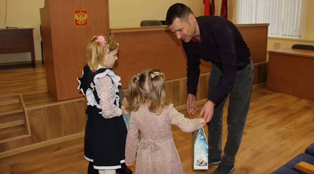 Красногорским детям доставлены новогодние подарки от депутата облдумы