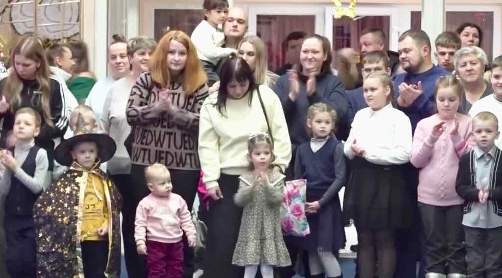 В Брянске более 400 детей участников СВО отметили Новый год