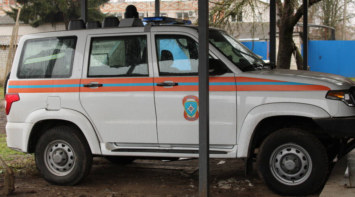 Спасателям Стародуба подарили автомобиль для радиационного мониторинга