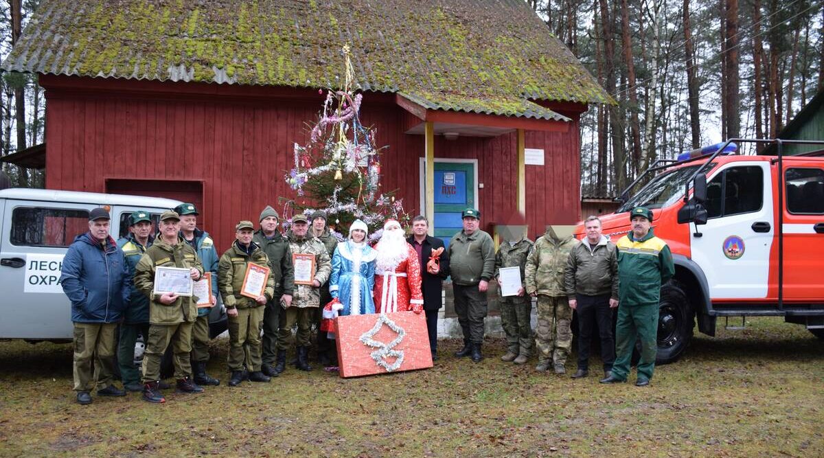 Сотрудники Лесопожарной службы Брянщины поддержали военнослужащих приграничья
