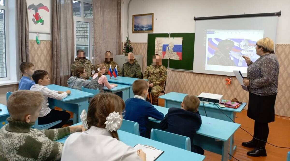 Школьники Суземского района встречаются с участниками СВО