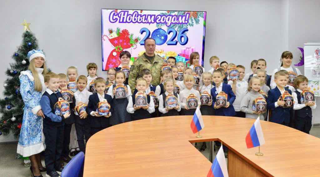 Депутаты Брянска собрали полторы тысячи подарков для детей бойцов