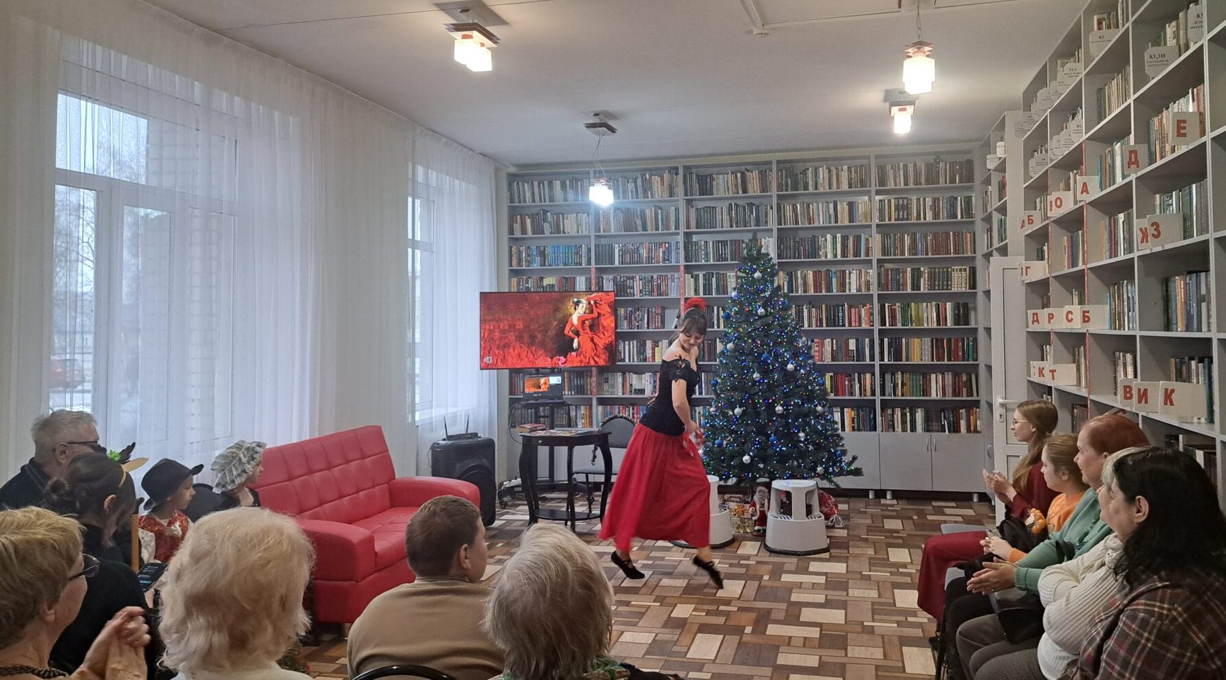 Предновогодний литературный бал прошёл в библиотеке Брянска