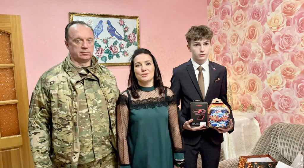 Командир брянских «Барсов» навестил семьи своих бойцов перед Новым годом