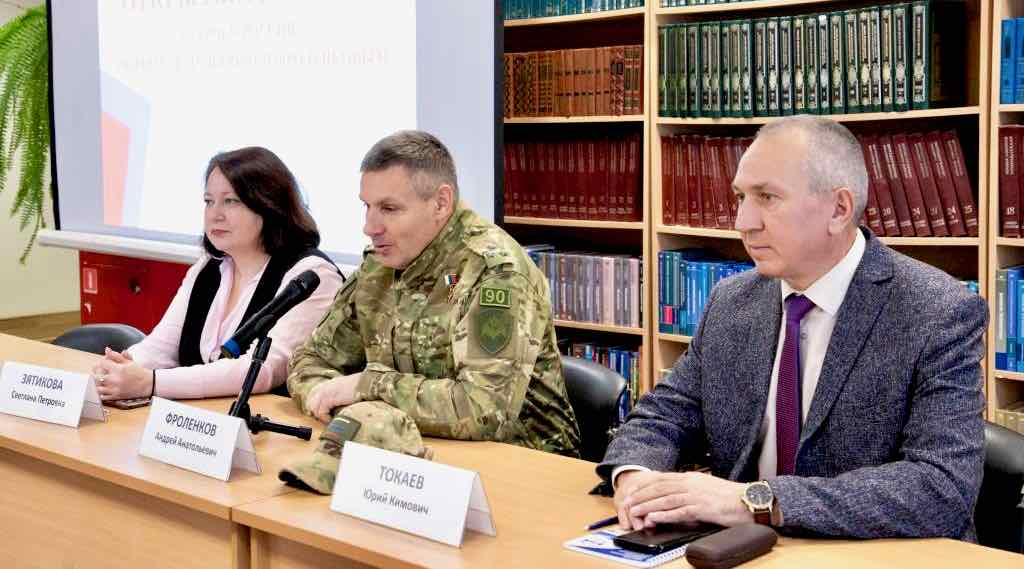 В БГУ прошла встреча студентов с Героем России Андреем Фроленковым