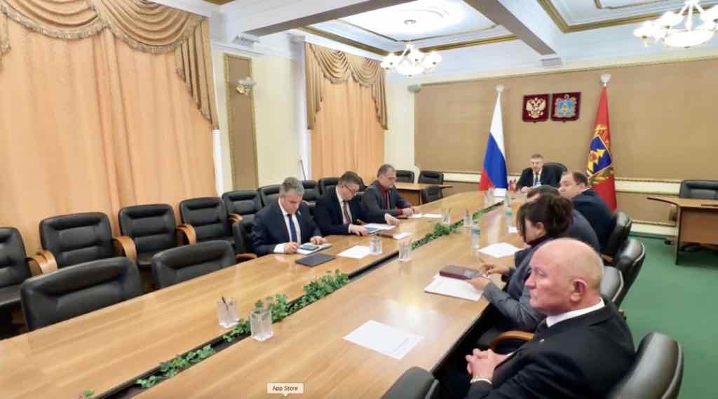 Брянский губернатор и его команда смотрят прямую линию Владимира Путина