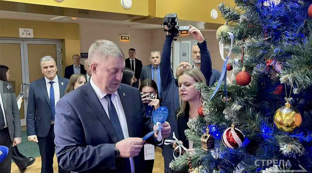 Александр Богомаз на форуме открыл акцию «Ёлка желаний»