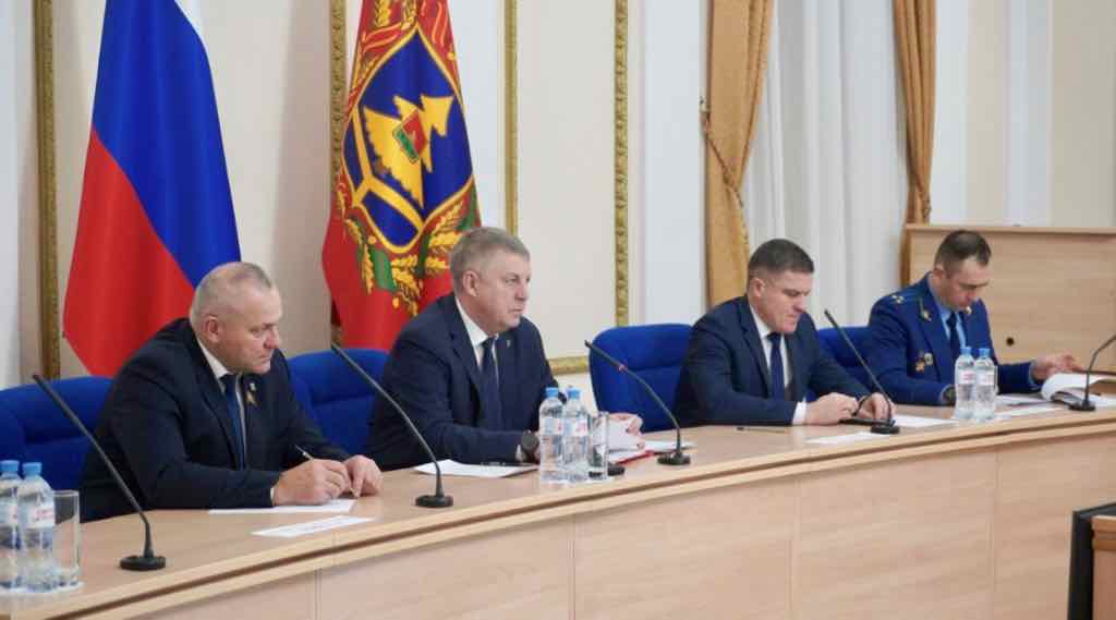 Александр Богомаз напомнил брянцам о запрете пиротехники на новогодних праздниках