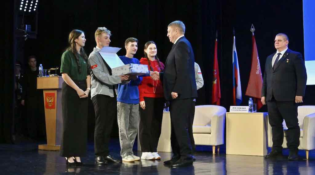 Губернатор Александр Богомаз похвалил успехи молодежи Брянщины