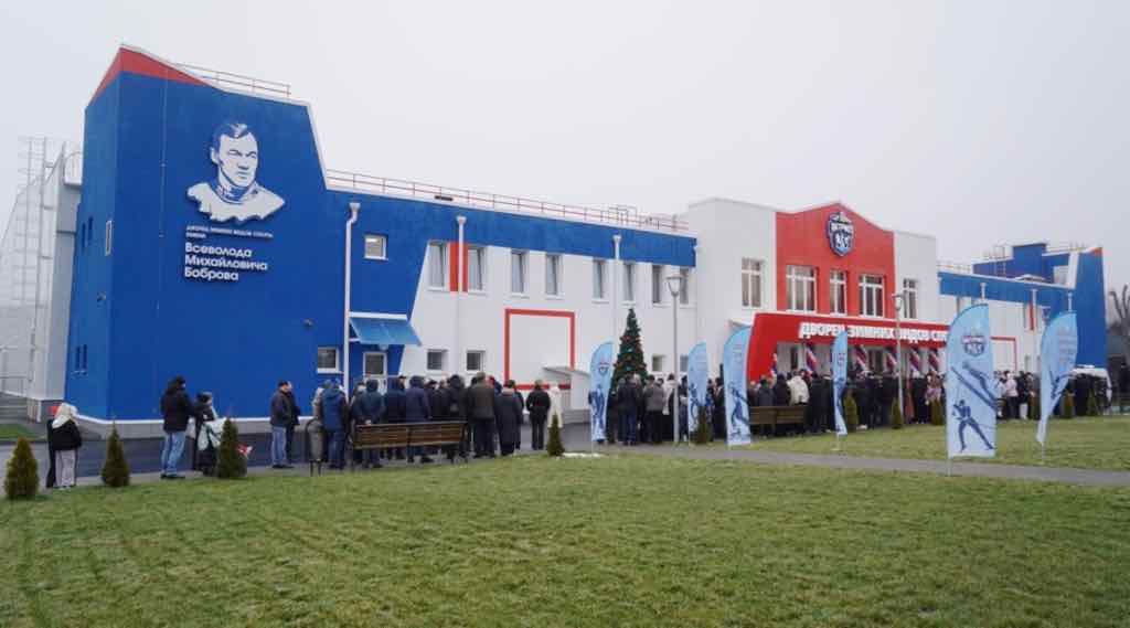 В брянском поселке Локоть открыли новый спорткомплекс с бассейном