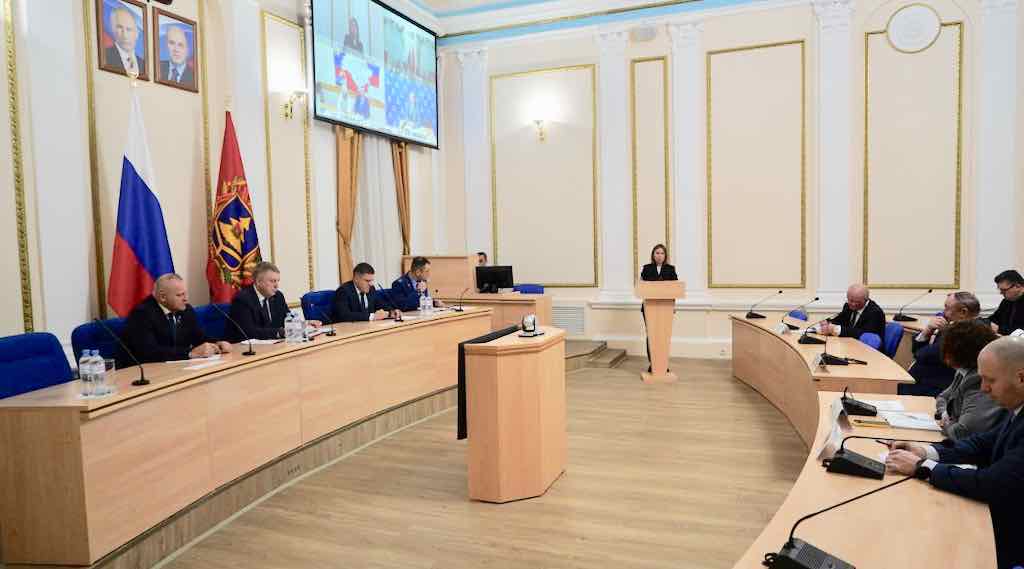 В Брянской области утвердили планы новогодних праздников в школах