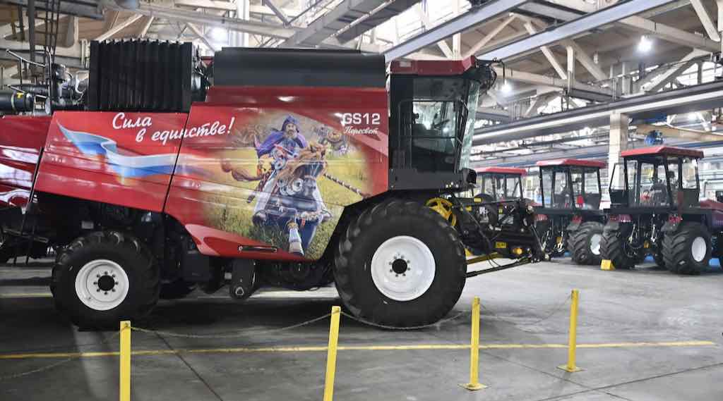 Губернатор Богомаз с белорусским коллегой посетили «Брянсксельмаш»