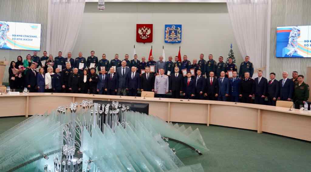 Губернатор Александр Богомаз поздравил брянских спасателей с профессиональным праздником