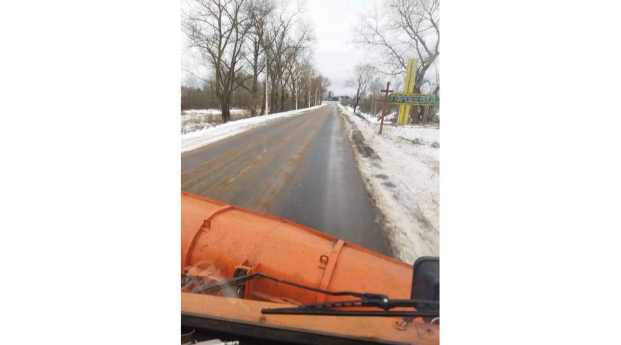 В Брянской области продолжается обработка и очистка автодорог от снега