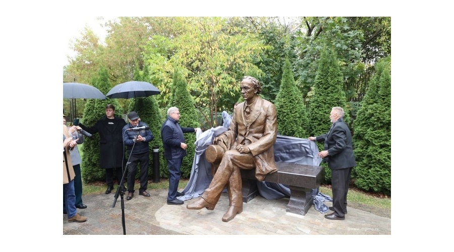 В Москве установили новый памятник Ф.И. Тютчеву