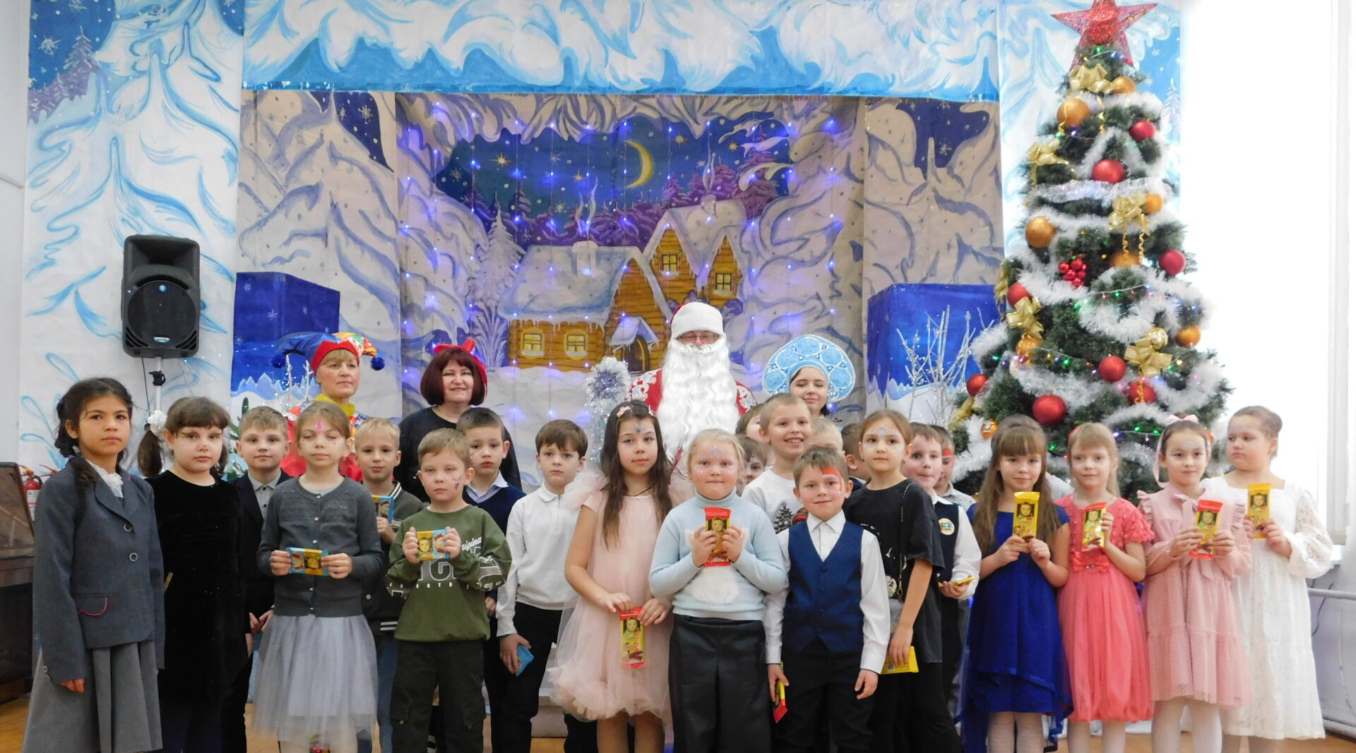 Юных брянцев вместе с Дедушкой Морозом ждали приключения