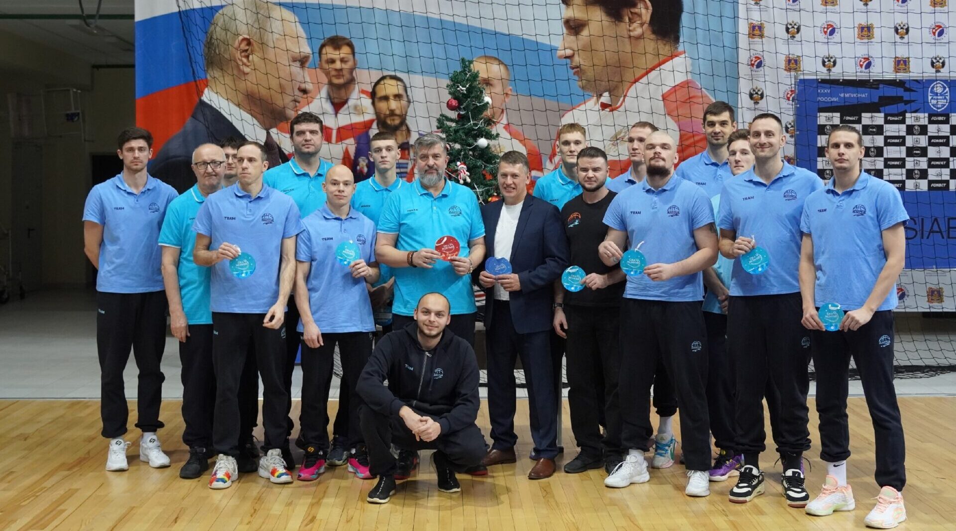 Спортсмены из брянской «Десны» поучаствовали во Всероссийской благотворительной акции «Ёлка желаний»