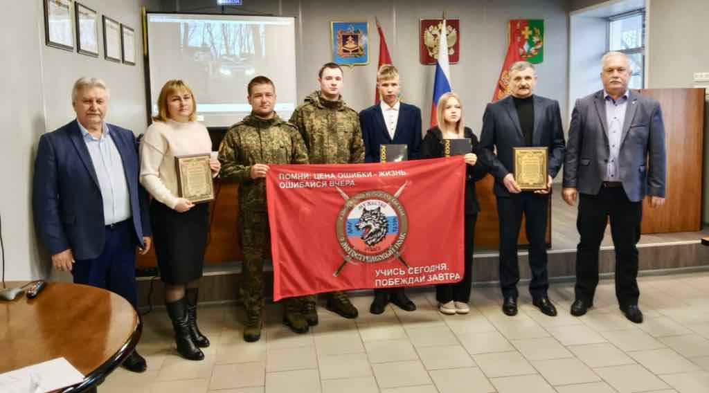 Бойцы СВО вручили новогодние подарки детям в Погарском районе