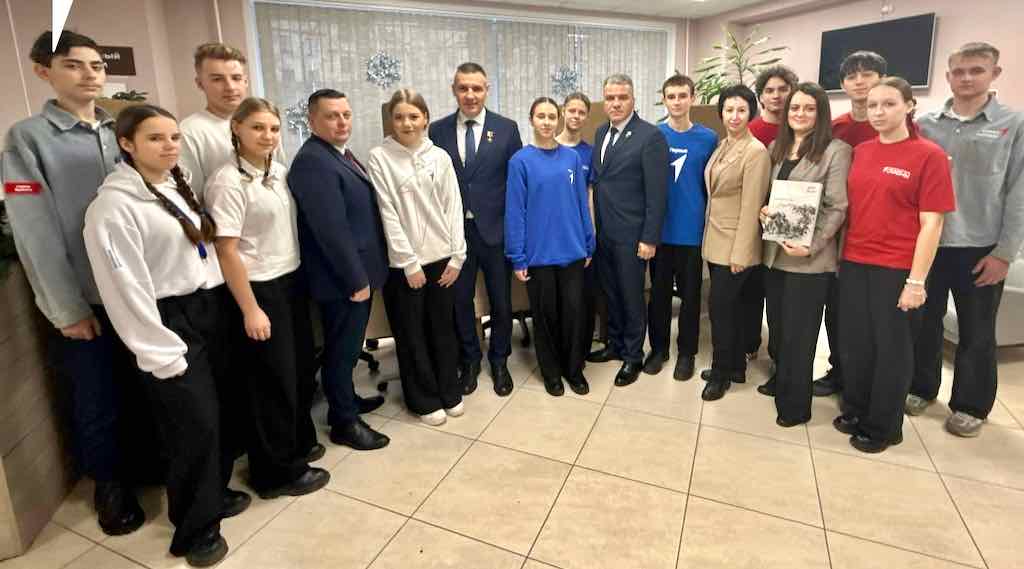 Активисты Движения Первых встретились с Героем РФ Андреем Фроленковым