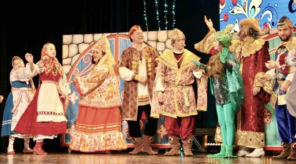 В Губернаторском Дворце Гагарина новогодние спектакли посмотрели более 8 тысяч человек