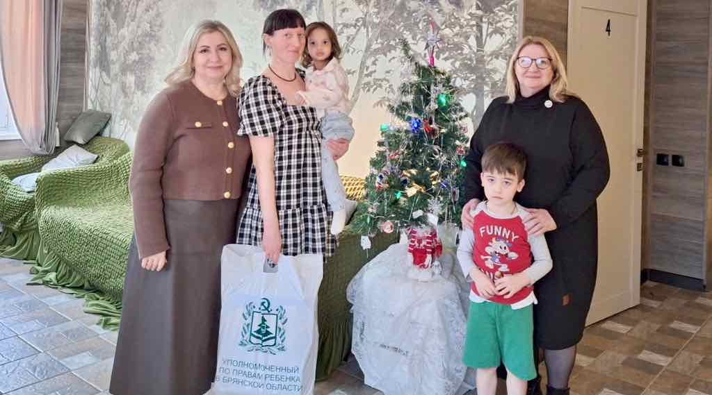 Детский омбудсмен Брянской области посетила кризисный центр «Дом для мамы»