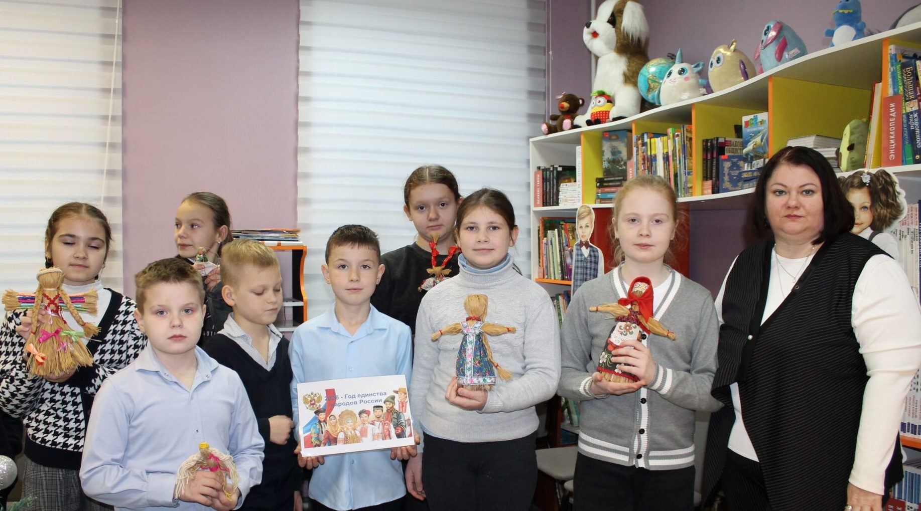 Выставка народной игрушки открылась в Карачевской библиотеке