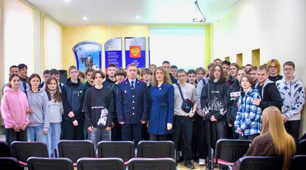 Студентам Брянска рассказали о защите от кибермошенников