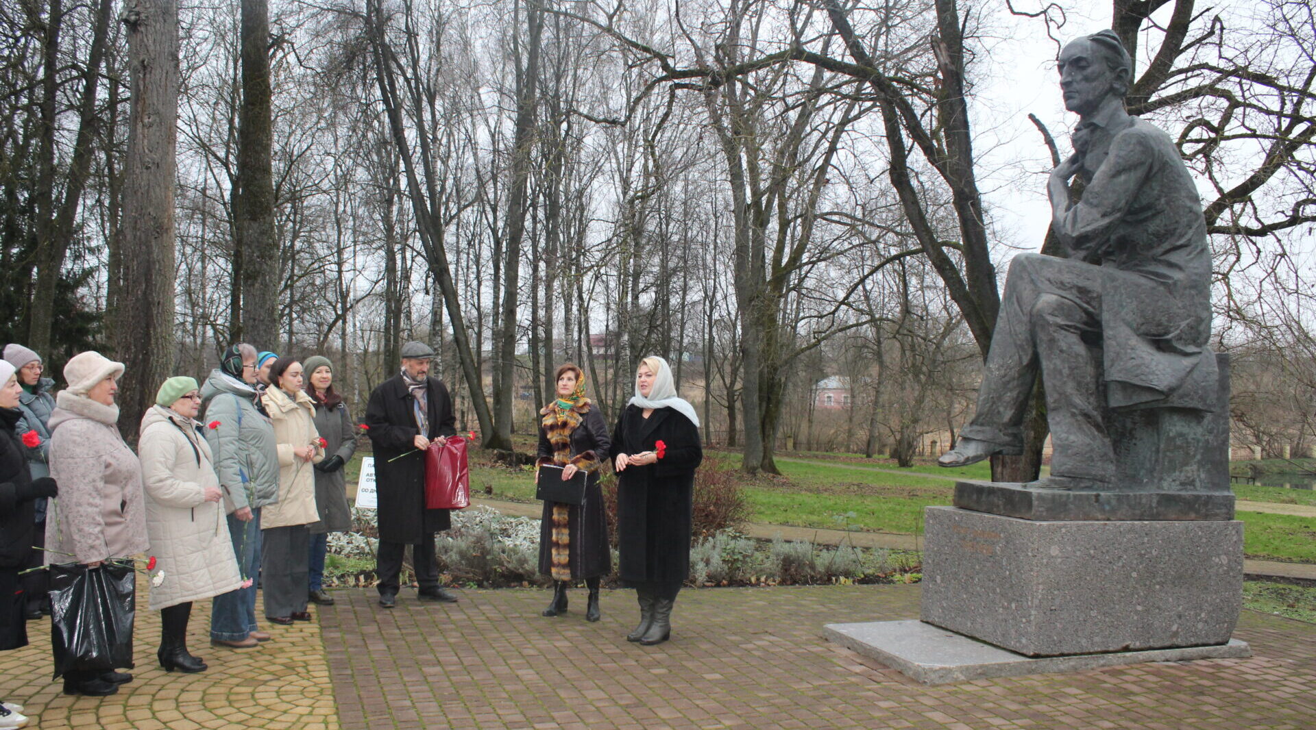 В Овстуге отпраздновали 222-летие со дня рождения Фёдора Тютчева