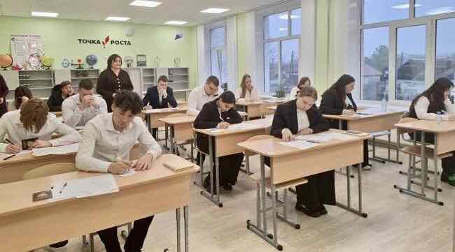 Почти все брянские выпускники успешно написали итоговое сочинение