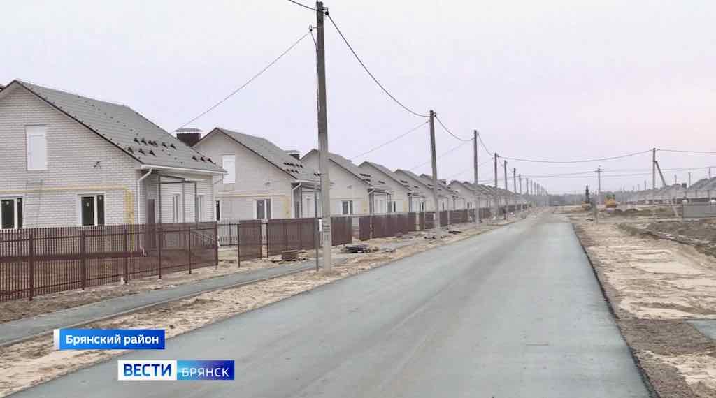 В селе Журиничи построили 66 коттеджей для работников тепличного комбината