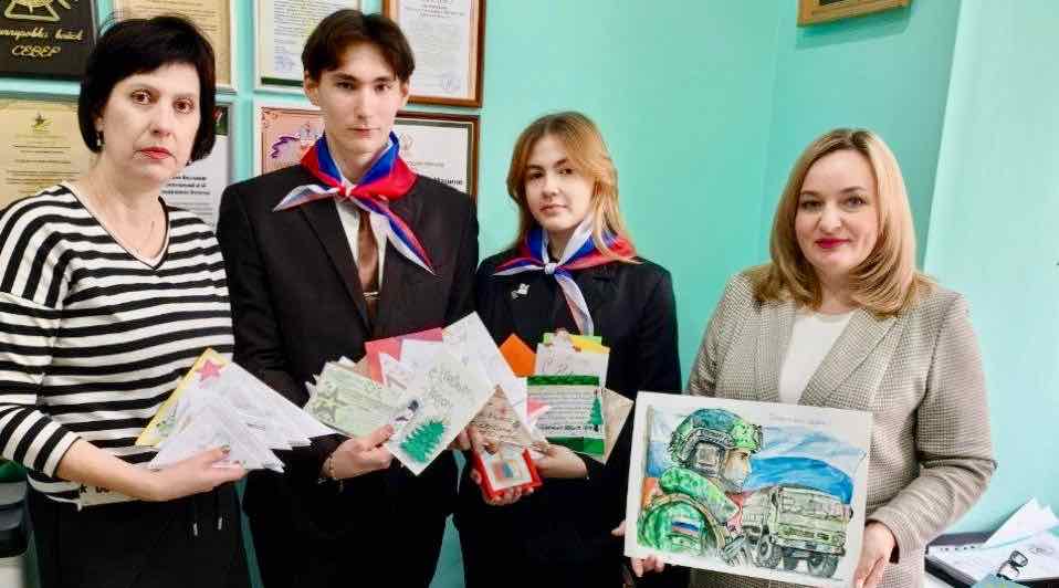 Брянские лицеисты написали новогодние письма военнослужащим