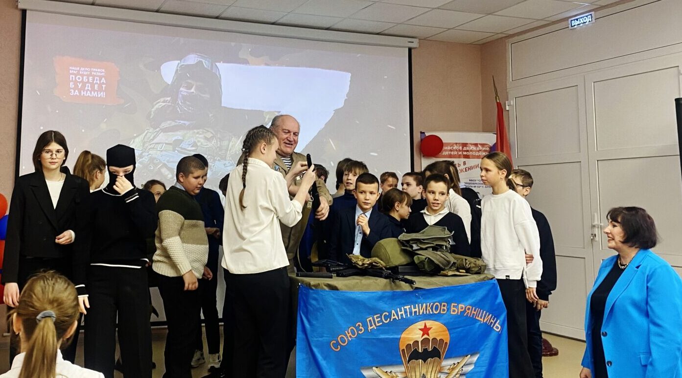 Урок мужества «Гордимся вами, Герои Отечества» провели для школьников